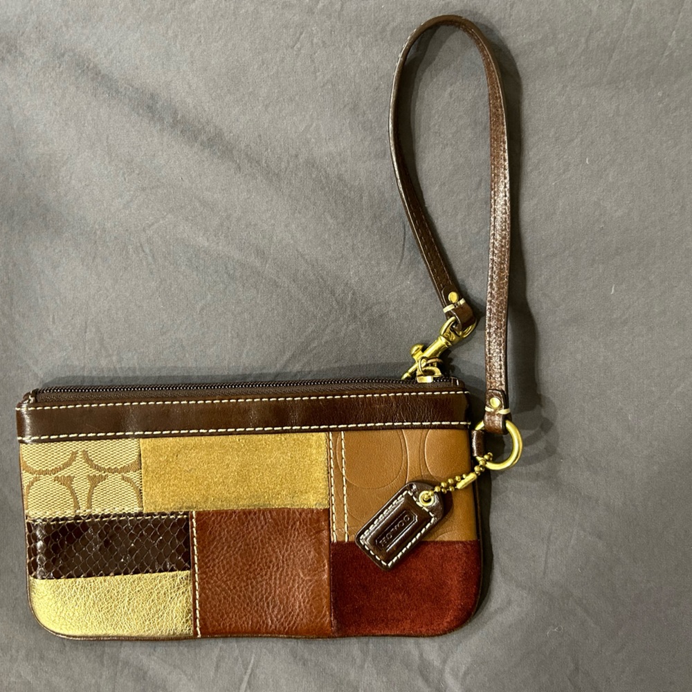 Coach patterned wristlet - Picture 4 of 4